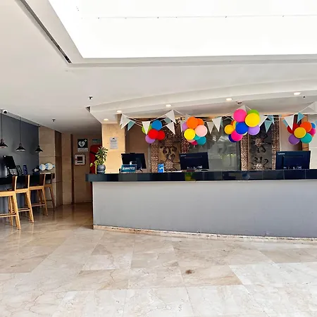 Apartamento Apto En Con Salida Al Mar, Playa Boquilla, Morros, Cerca Américas, Hollyday Inn, Radisson